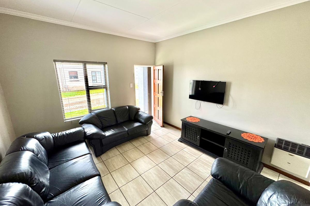 Modern, Immaculate Unit for Sale in Terra Nova, Trichardt - Photo 4