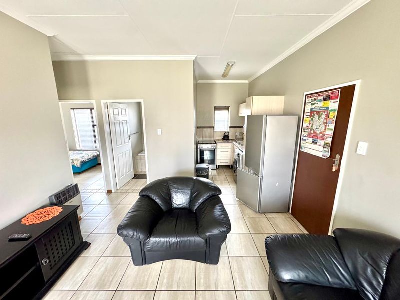 Modern, Immaculate Unit for Sale in Terra Nova, Trichardt - Photo 3