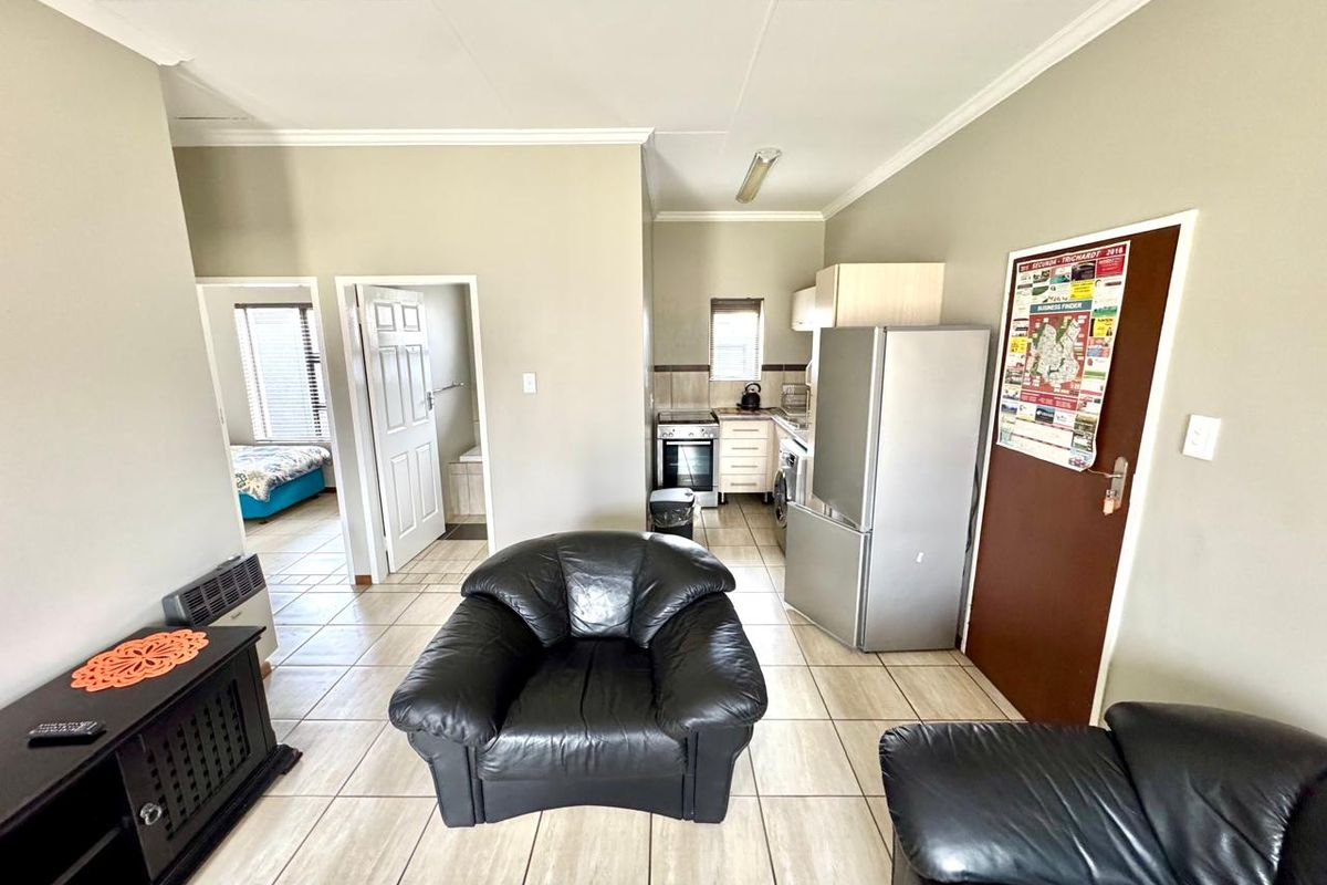 Modern, Immaculate Unit for Sale in Terra Nova, Trichardt - Photo 3