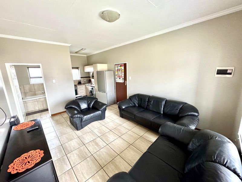 Modern, Immaculate Unit for Sale in Terra Nova, Trichardt - Photo 2