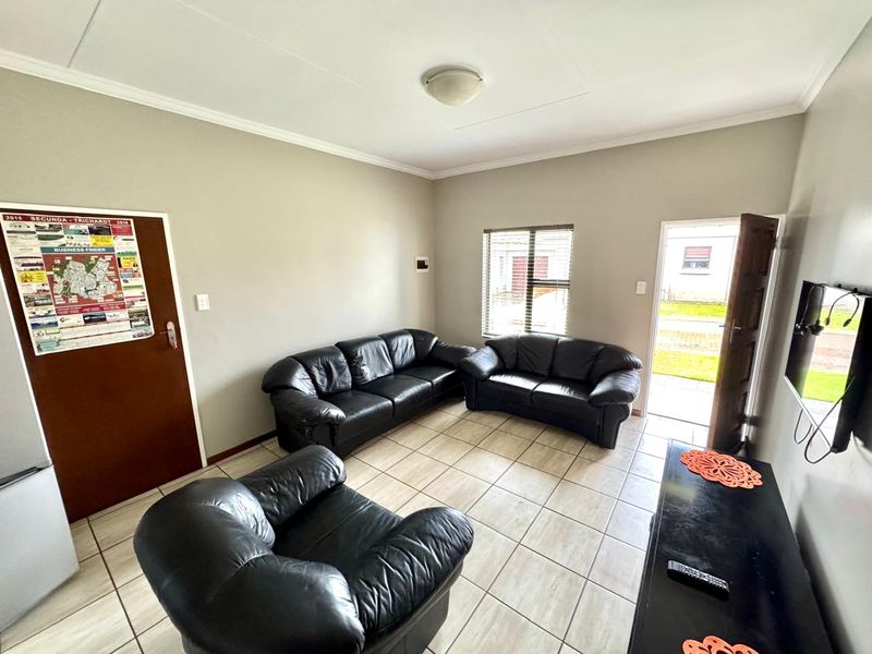 Modern, Immaculate Unit for Sale in Terra Nova, Trichardt - Photo 5