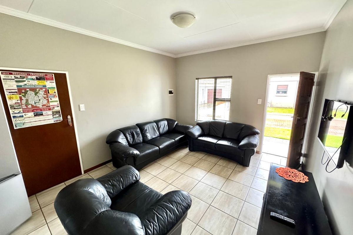 Modern, Immaculate Unit for Sale in Terra Nova, Trichardt - Photo 5