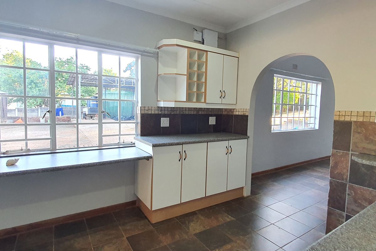 Spacious 3 Bedroom house to rent in CBD, Louis Trichardt - Photo 4