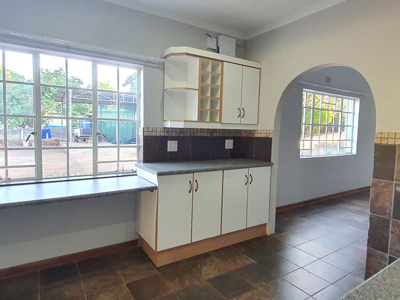 Spacious 3 Bedroom house to rent in CBD, Louis Trichardt - Photo 4