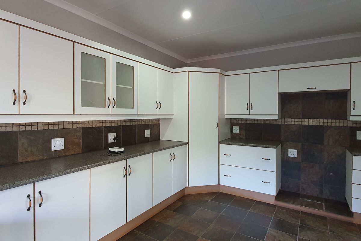 Spacious 3 Bedroom house to rent in CBD, Louis Trichardt - Photo 5