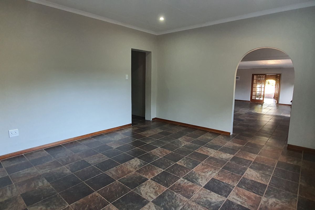 Spacious 3 Bedroom house to rent in CBD, Louis Trichardt - Photo 2