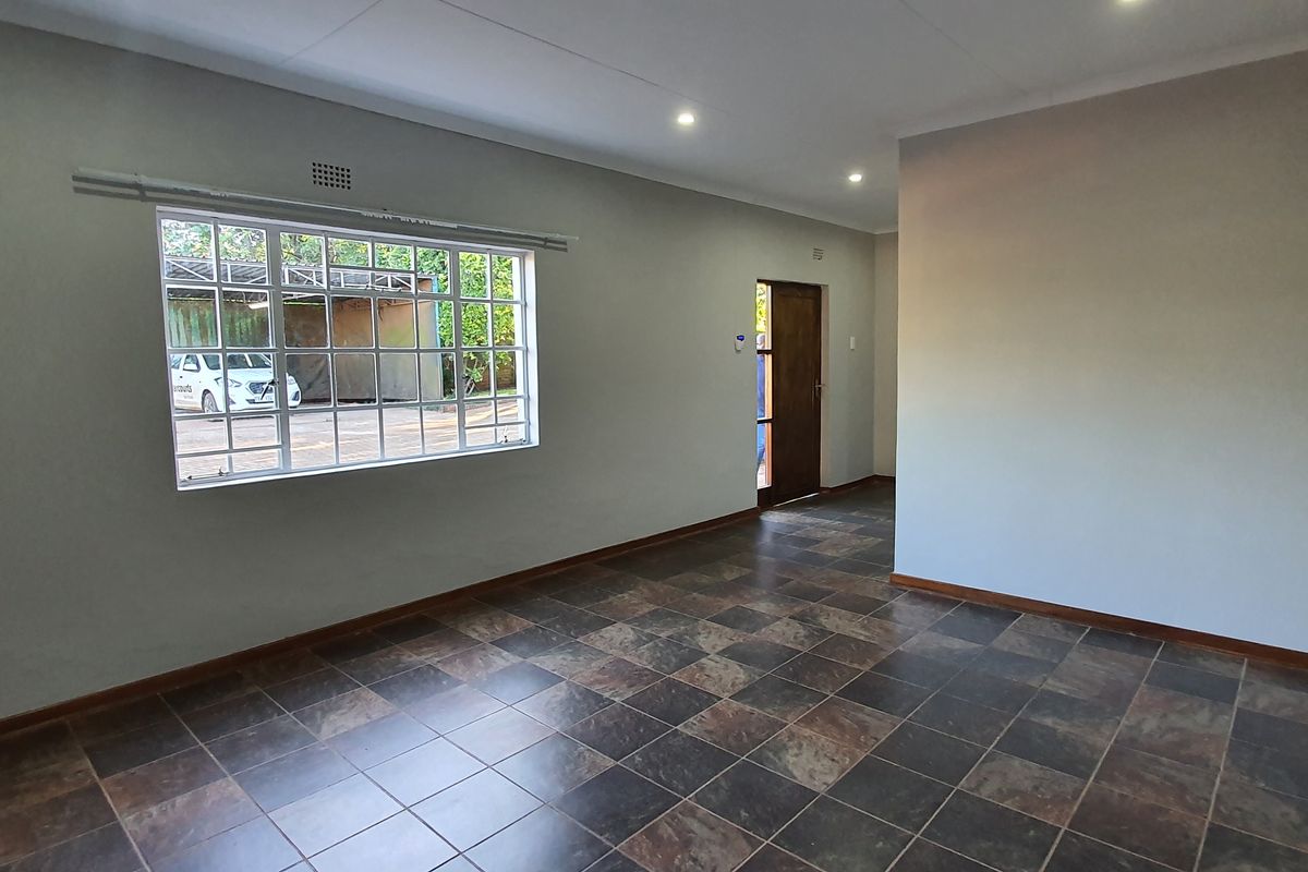 Spacious 3 Bedroom house to rent in CBD, Louis Trichardt - Photo 3