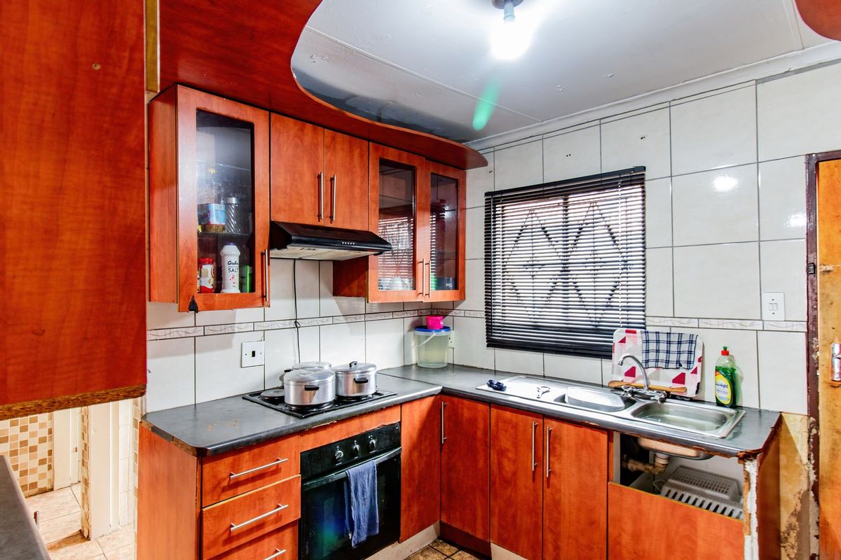 Warm and Stunning freehold For Sale in Ebony Park, Midrand - Photo 4