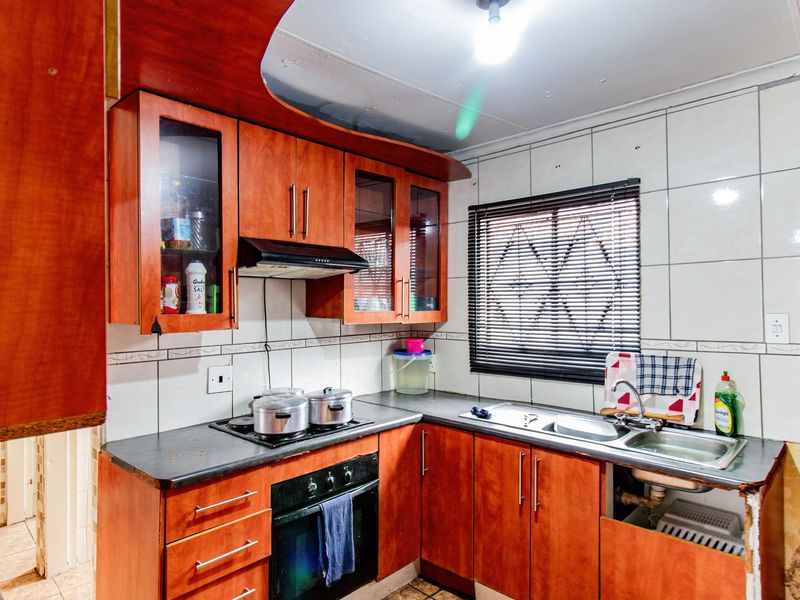 Warm and Stunning freehold For Sale in Ebony Park, Midrand - Photo 4