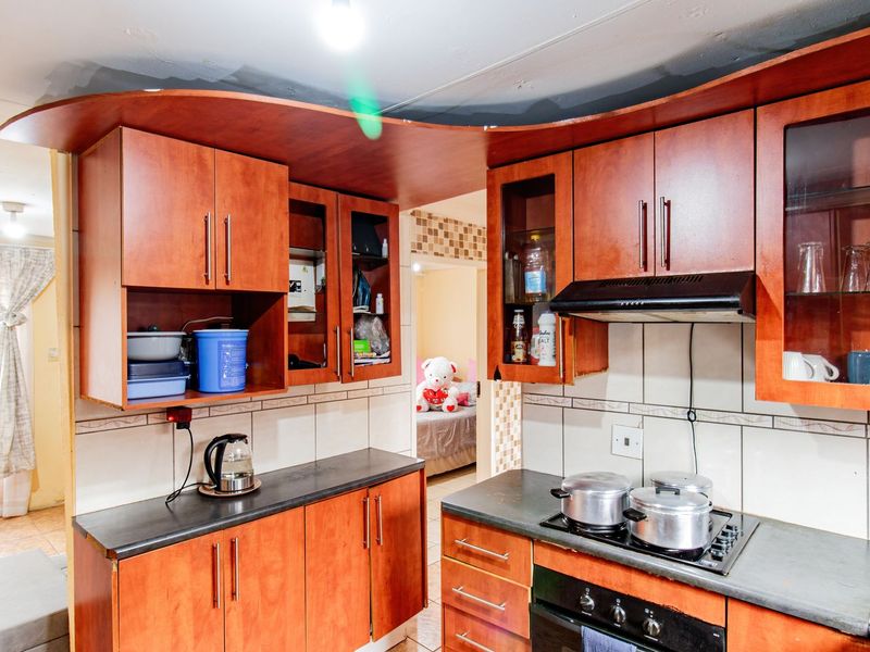 Warm and Stunning freehold For Sale in Ebony Park, Midrand - Photo 2