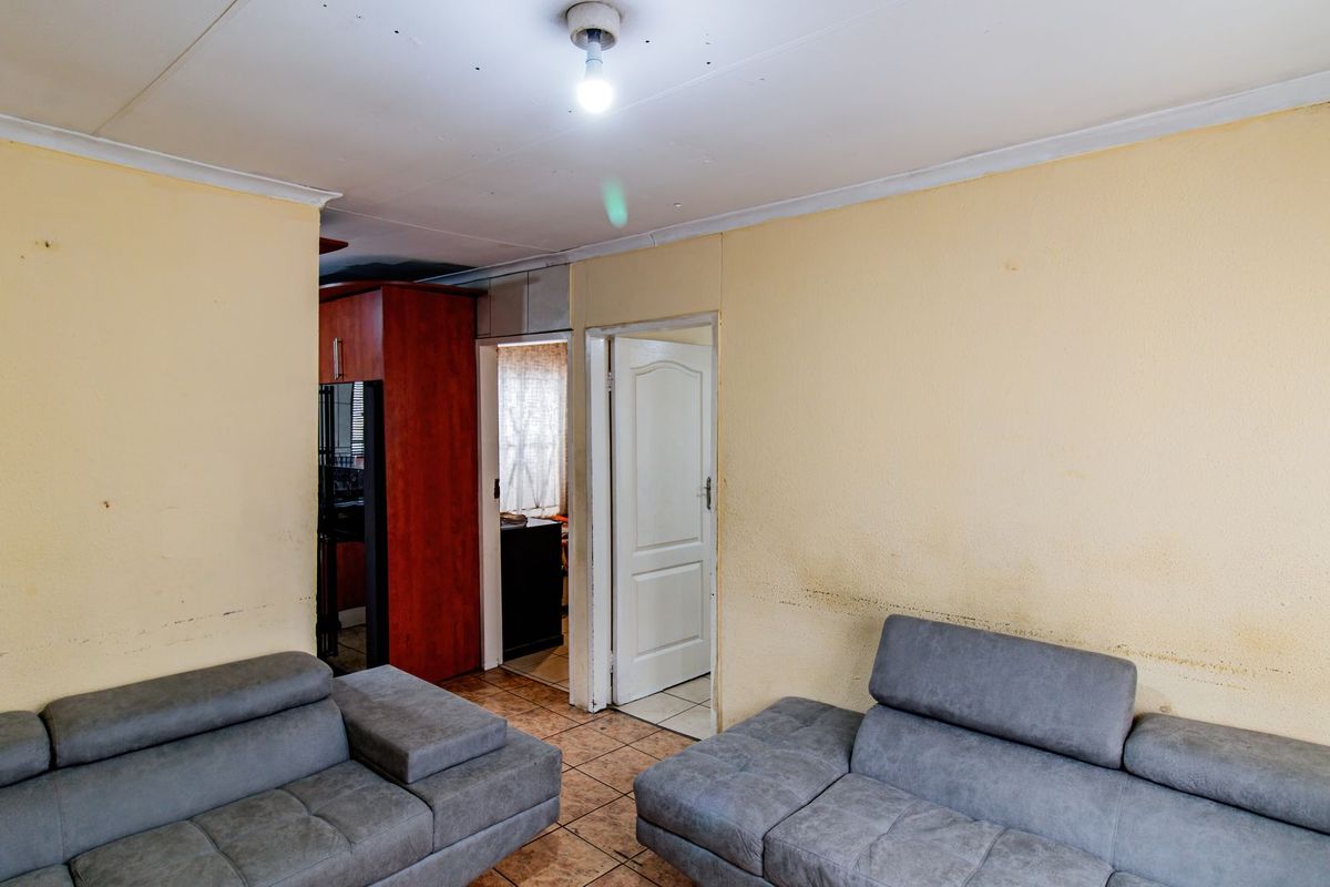 Warm and Stunning freehold For Sale in Ebony Park, Midrand - Photo 5