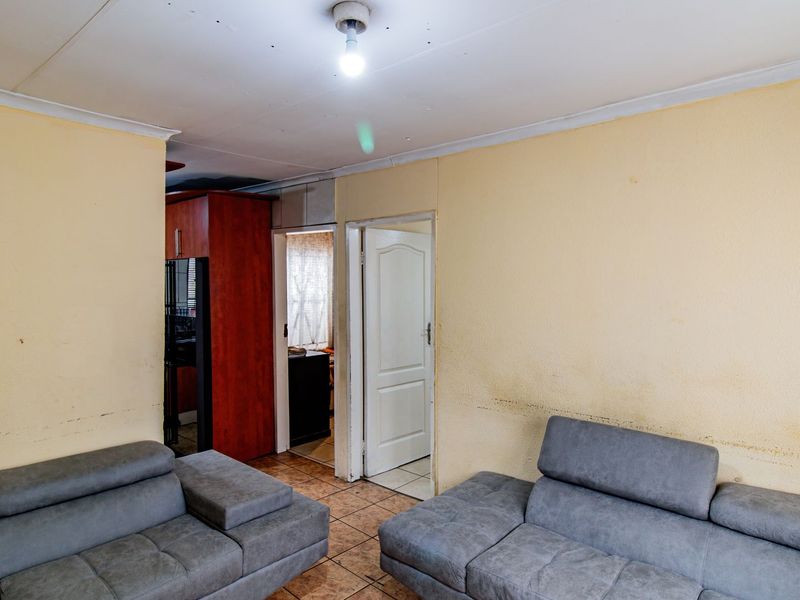 Warm and Stunning freehold For Sale in Ebony Park, Midrand - Photo 5