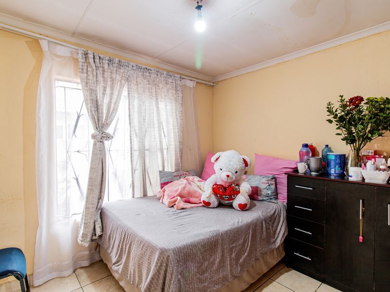 Warm and Stunning freehold For Sale in Ebony Park, Midrand - Photo 8