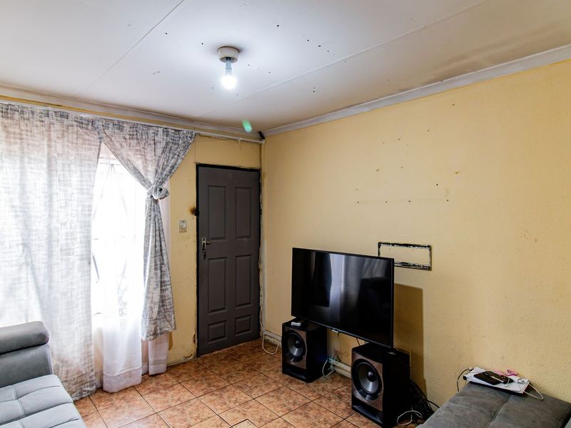 Warm and Stunning freehold For Sale in Ebony Park, Midrand - Photo 7