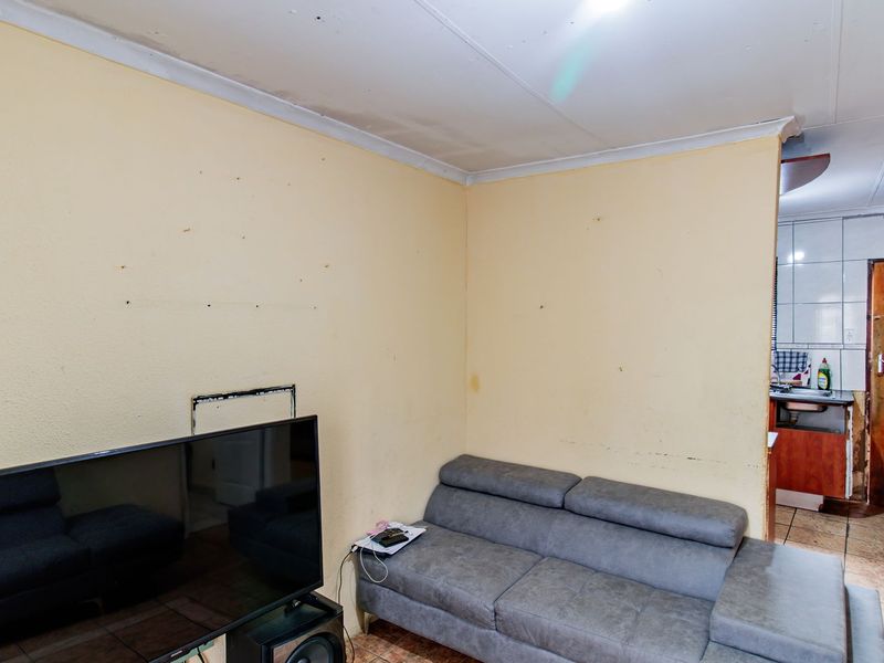 Warm and Stunning freehold For Sale in Ebony Park, Midrand - Photo 6