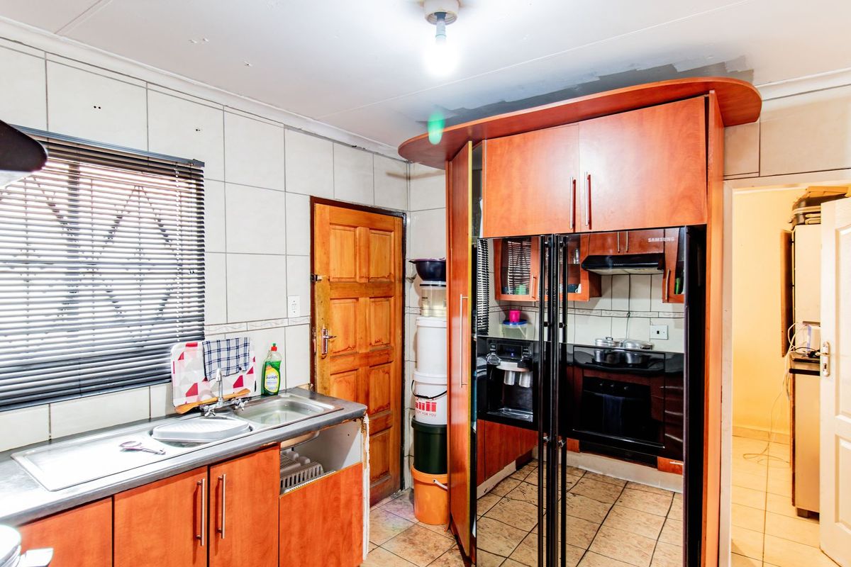 Warm and Stunning freehold For Sale in Ebony Park, Midrand - Photo 3