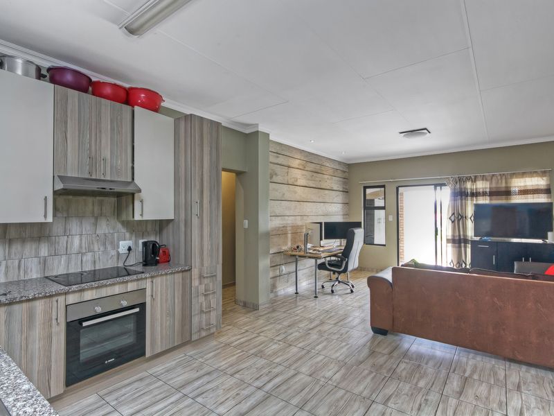 Luxurious 2-Bedroom Apartment for Sale | Franklin on 8th, Midrand - Photo 4