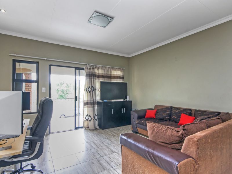 Luxurious 2-Bedroom Apartment for Sale | Franklin on 8th, Midrand - Photo 5