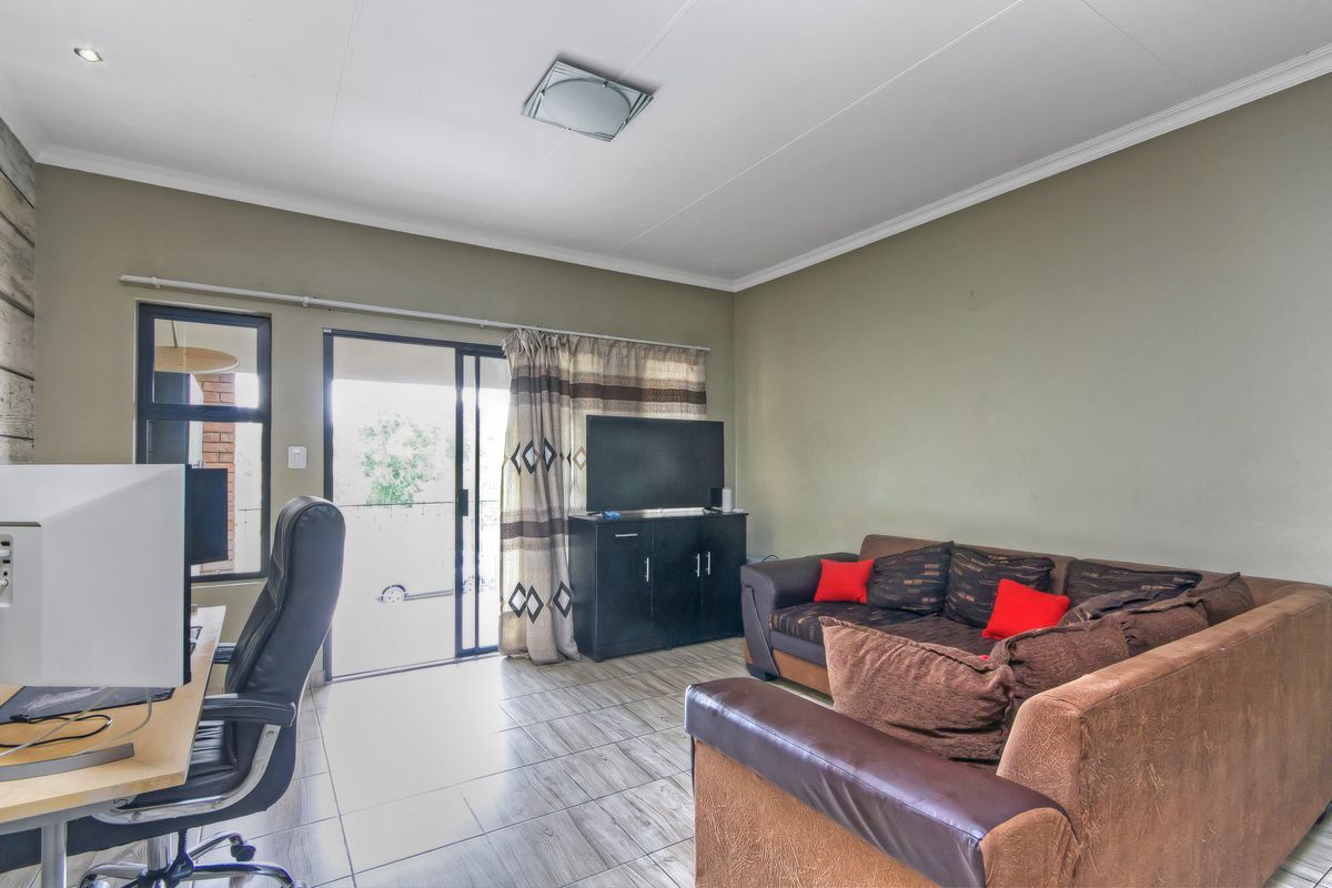 Luxurious 2-Bedroom Apartment for Sale | Franklin on 8th, Midrand - Photo 5
