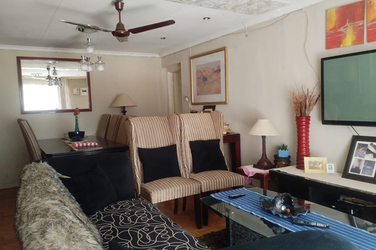 Luxurious 5-Bedroom Mansion - Photo 3