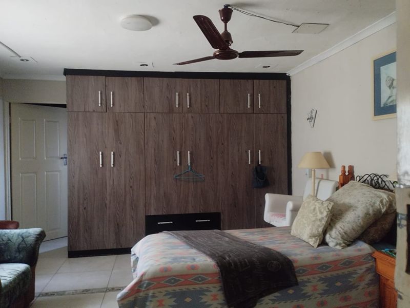 Luxurious 5-Bedroom Mansion - Photo 8