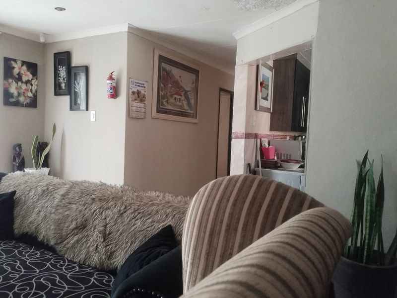 Luxurious 5-Bedroom Mansion - Photo 7