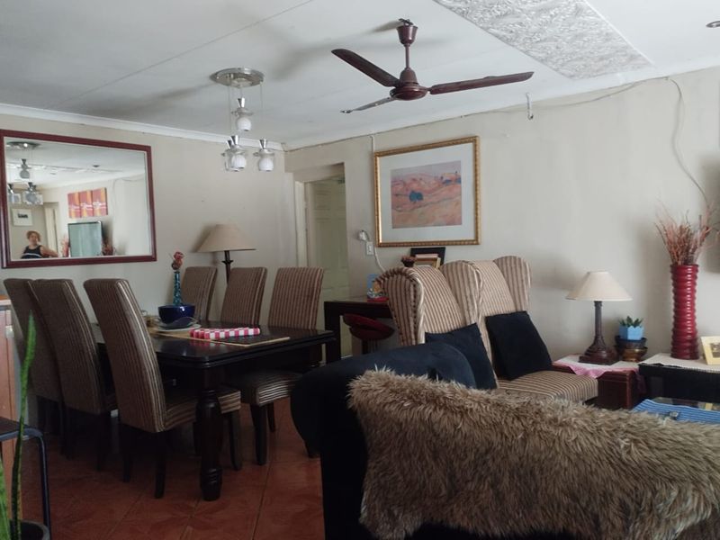 Luxurious 5-Bedroom Mansion - Photo 6