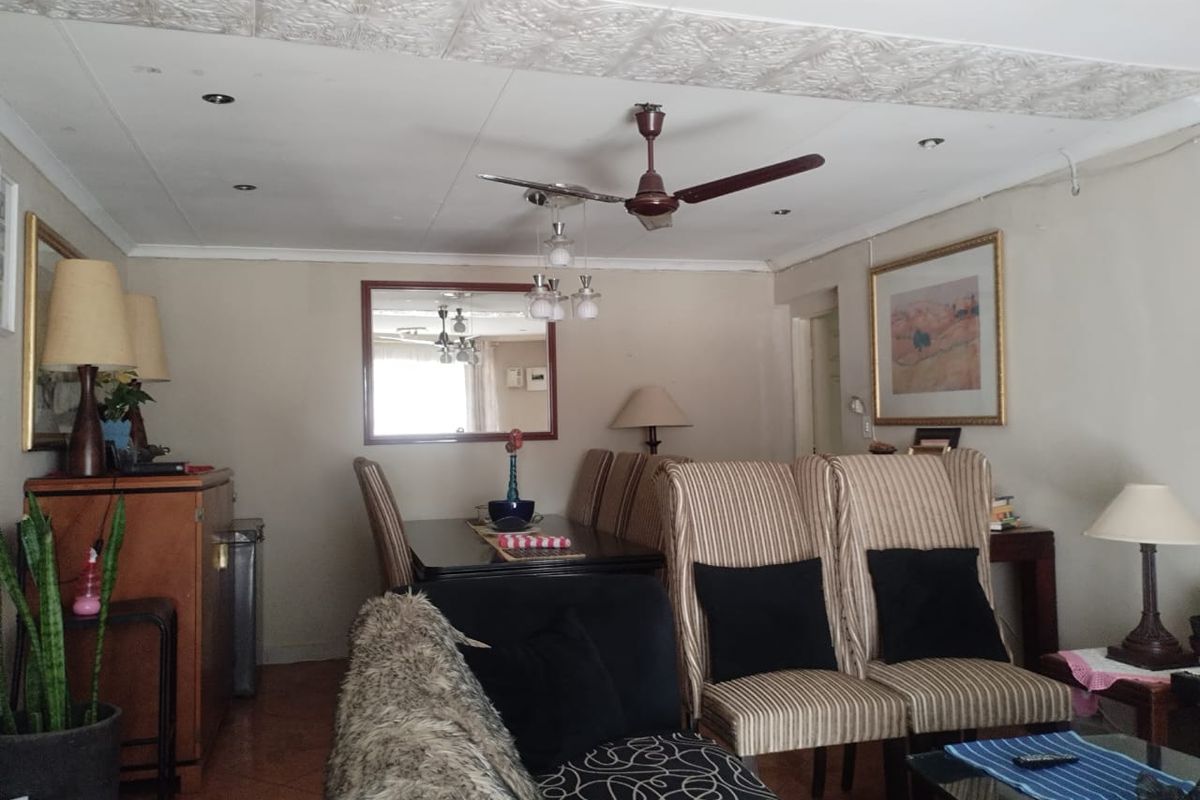 Luxurious 5-Bedroom Mansion - Photo 5