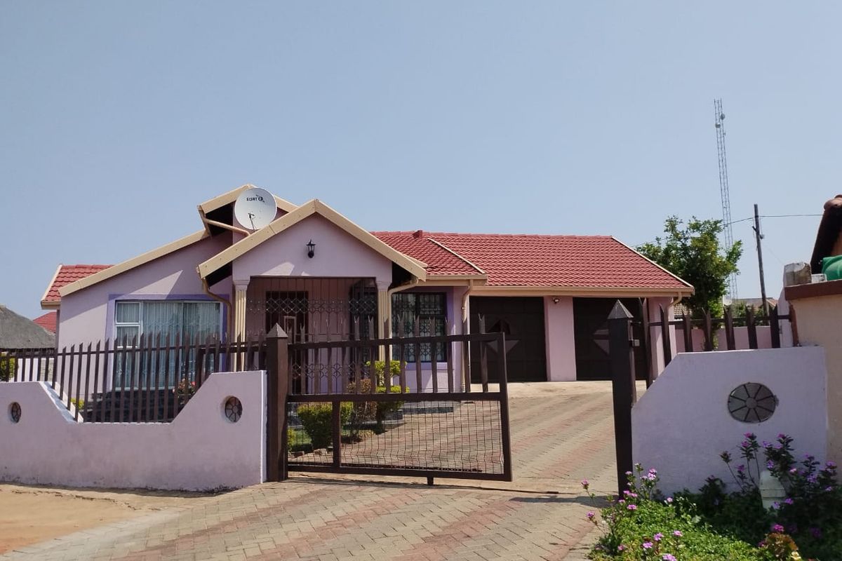 COSY FAMILY HOME - Photo 3