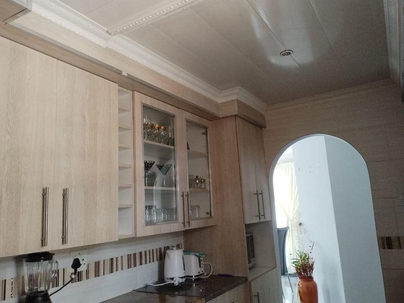 COSY FAMILY HOME - Photo 10