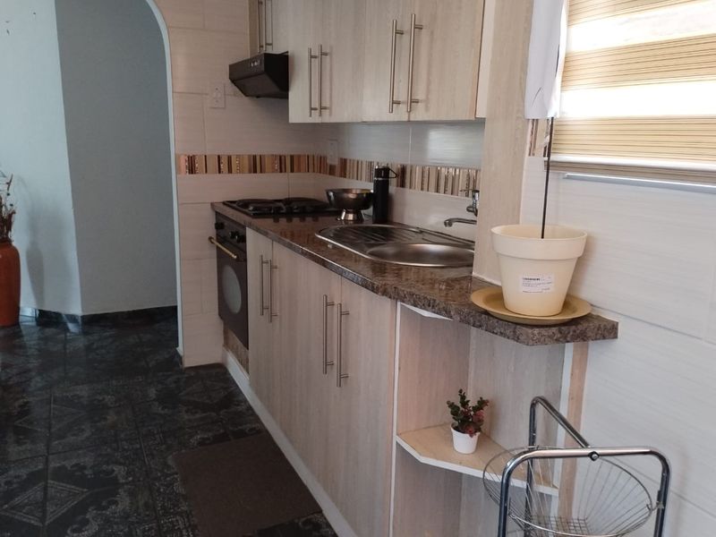 COSY FAMILY HOME - Photo 8