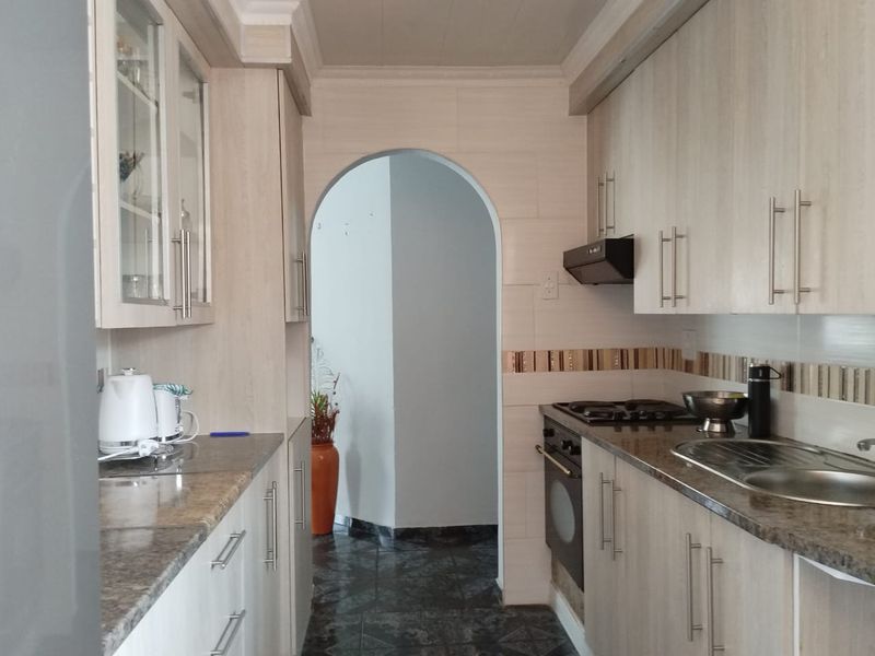 COSY FAMILY HOME - Photo 6