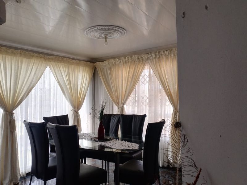 COSY FAMILY HOME - Photo 5