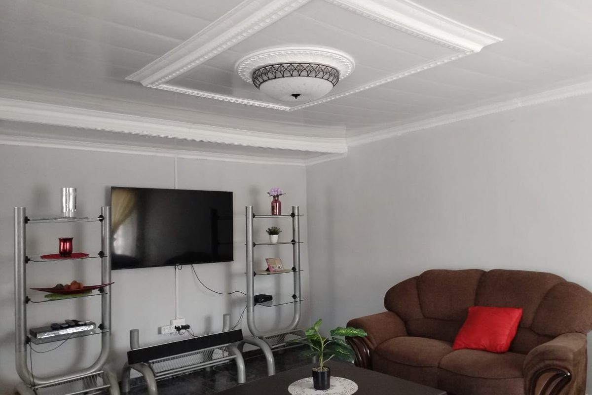 COSY FAMILY HOME - Photo 4