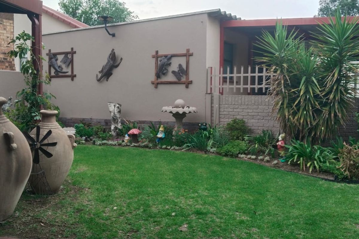 Apartment Rental Monthly In Secunda - Photo 3
