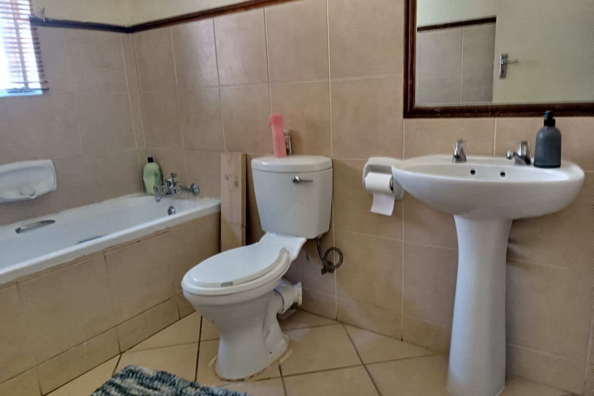 FAMILY FRIENDLY "SPACIOUS 3BEDROOM FLAT WITH PLENTY OF NATURAL LIGHT" - Photo 5