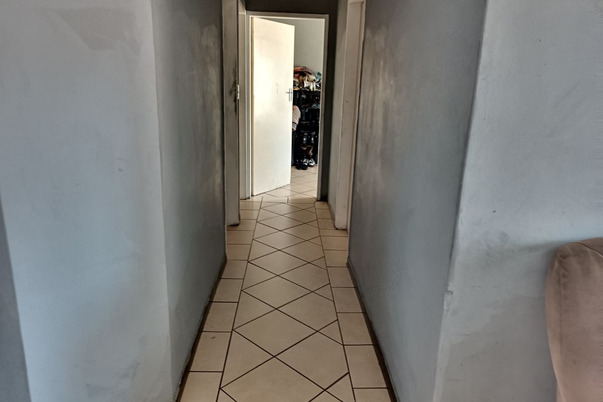 FAMILY FRIENDLY "SPACIOUS 3BEDROOM FLAT WITH PLENTY OF NATURAL LIGHT" - Photo 4