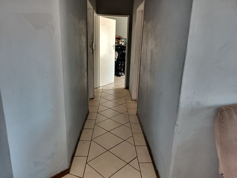 FAMILY FRIENDLY "SPACIOUS 3BEDROOM FLAT WITH PLENTY OF NATURAL LIGHT" - Photo 4