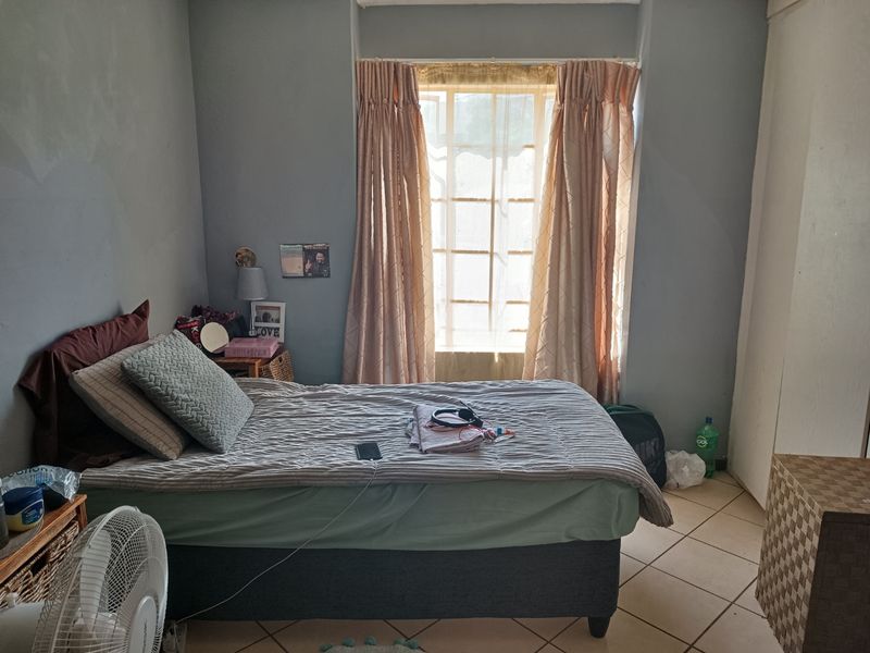 FAMILY FRIENDLY "SPACIOUS 3BEDROOM FLAT WITH PLENTY OF NATURAL LIGHT" - Photo 7