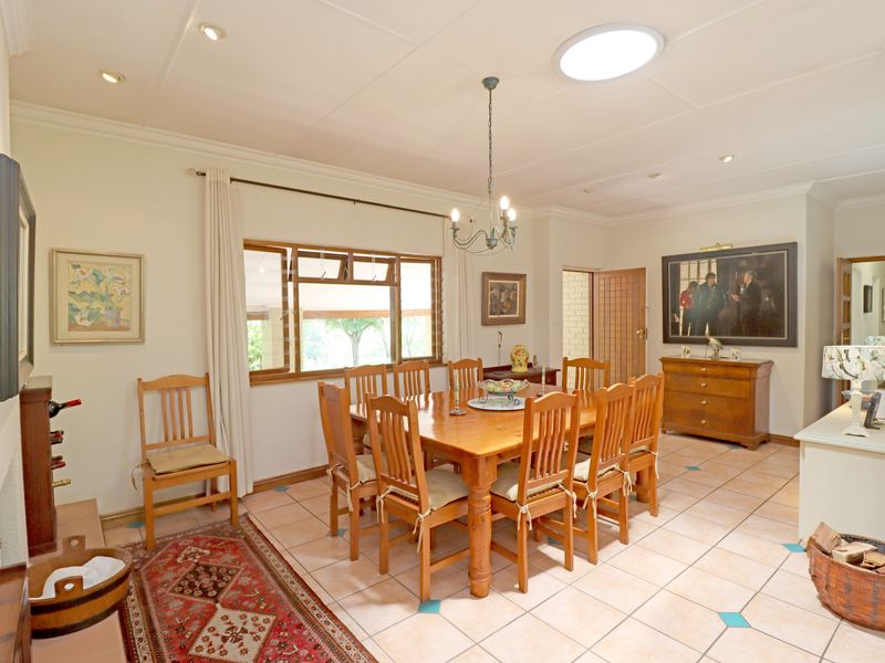 Country Living Gem – 2.7 ha Estate with Family Home & Cottages in Chartwell North - Photo 8