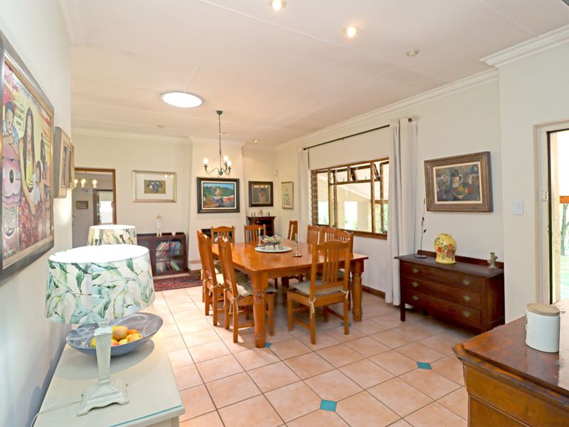 Country Living Gem – 2.7 ha Estate with Family Home & Cottages in Chartwell North - Photo 7