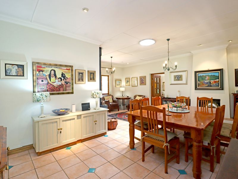 Country Living Gem – 2.7 ha Estate with Family Home & Cottages in Chartwell North - Photo 6