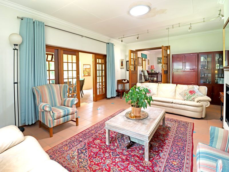 Country Living Gem – 2.7 ha Estate with Family Home & Cottages in Chartwell North - Photo 1