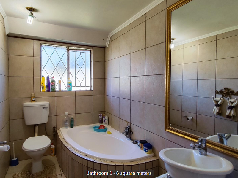 Charming house with a difference that needs some love and care - Photo 10