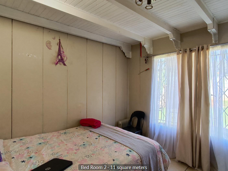 Charming house with a difference that needs some love and care - Photo 9