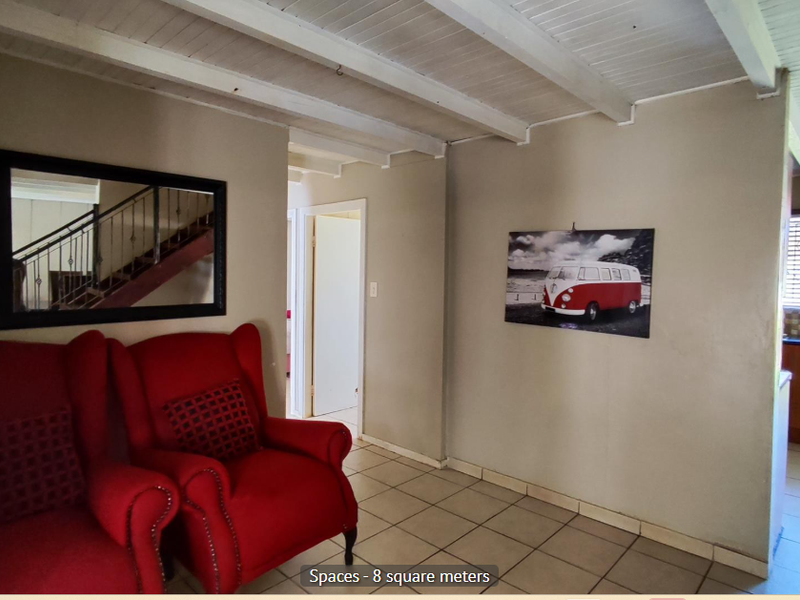 Charming house with a difference that needs some love and care - Photo 7