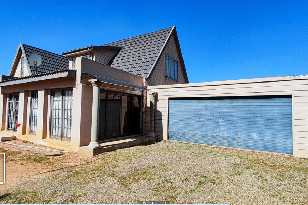 Charming house with a difference that needs some love and care - Photo 3