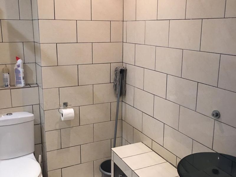 2  bedroom apartment for sale in Braamfontein - Photo 10