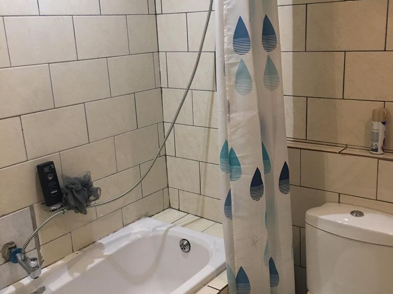 2  bedroom apartment for sale in Braamfontein - Photo 9