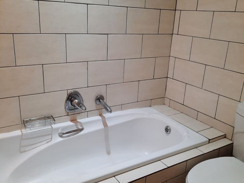 2  bedroom apartment for sale in Braamfontein - Photo 8